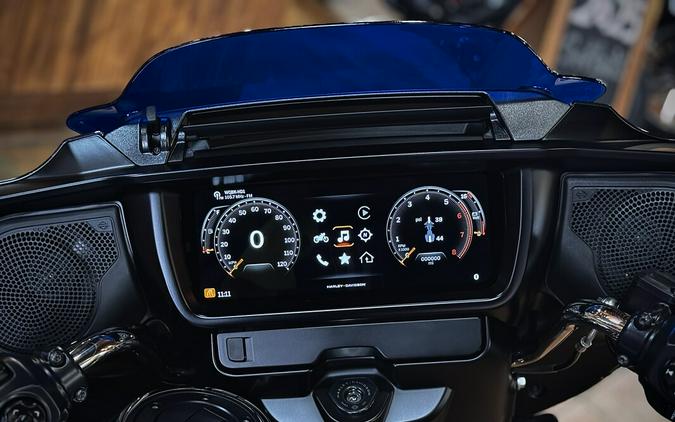 2026 Harley-Davidson® Street Glide® Midnight Ember Chrome Trim