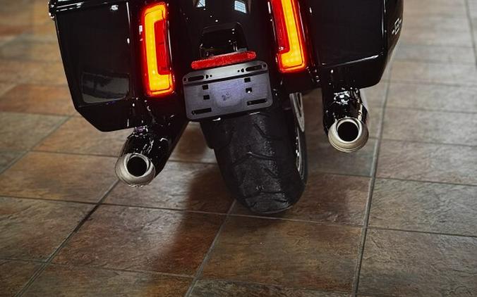 2026 Harley-Davidson® Street Glide® Midnight Ember Chrome Trim