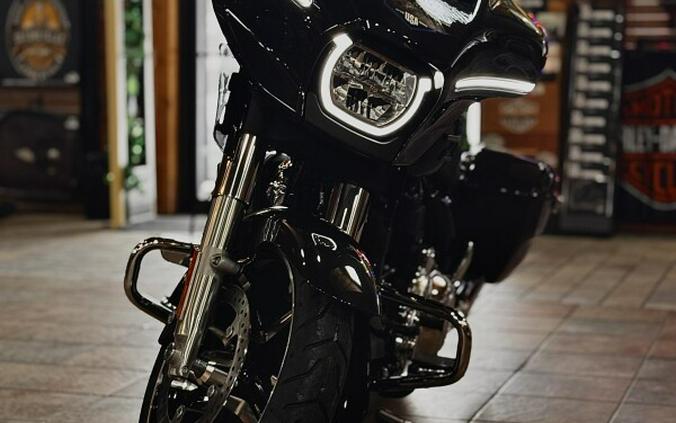 2026 Harley-Davidson® Street Glide® Midnight Ember Chrome Trim