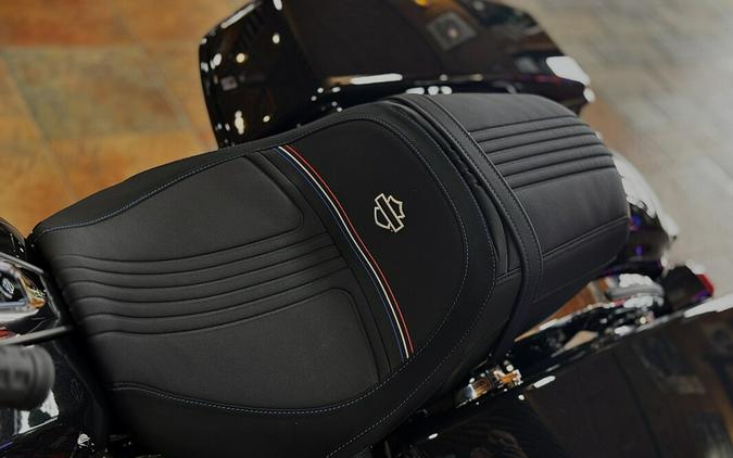 2026 Harley-Davidson® Street Glide® Midnight Ember Chrome Trim