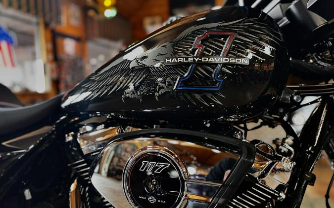 2026 Harley-Davidson® Street Glide® Midnight Ember Chrome Trim