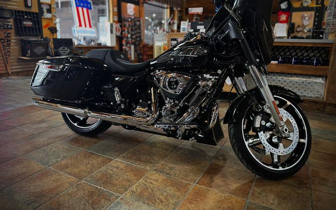2026 Harley-Davidson® Street Glide® Midnight Ember Chrome Trim