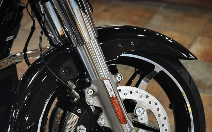 2026 Harley-Davidson® Street Glide® Midnight Ember Chrome Trim