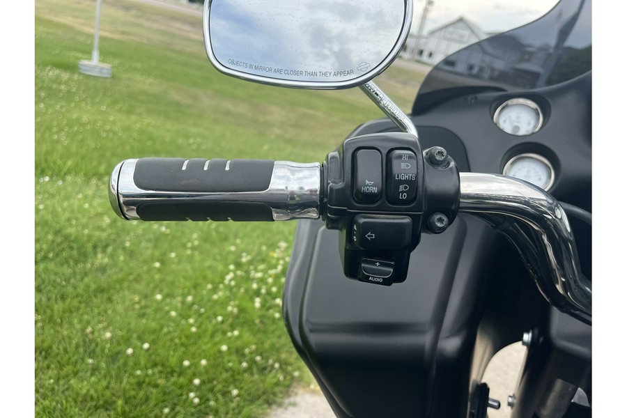 2012 ROAD GLIDE CUSTOM - Harley-Davidson®