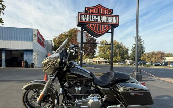 2017 Harley-Davidson® FLHX - Street Glide®