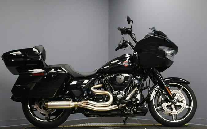 2025 Harley-Davidson® Road Glide® Midnight Firestorm - Black Finish
