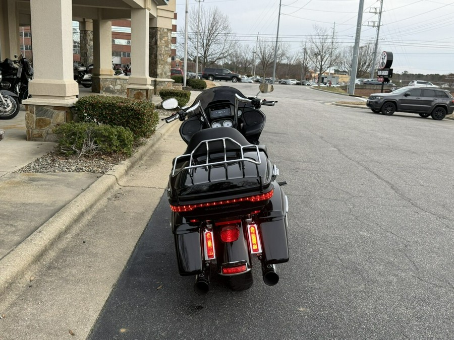 2016 Harley-Davidson® Road Glide® Ultra Vivid Black