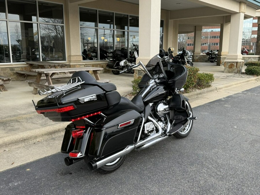 2016 Harley-Davidson® Road Glide® Ultra Vivid Black
