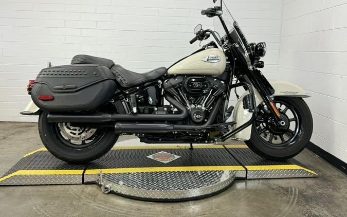 2022 Harley-Davidson Heritage Classic 114 WHITE SAND PRL W/PS
