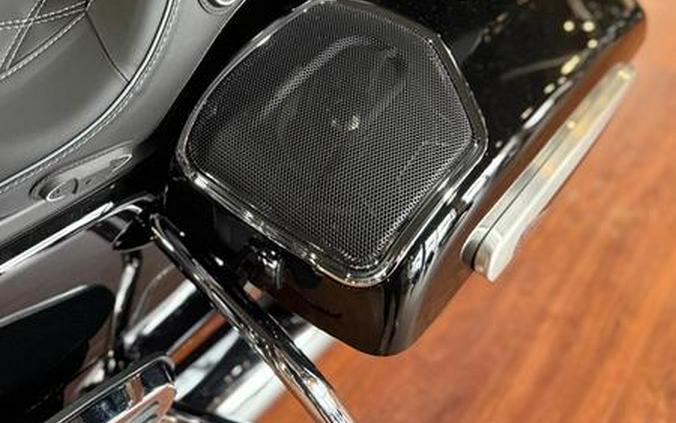 2025 Indian Motorcycle® Pursuit® Limited 112 w/PowerBand Audio Black Metallic