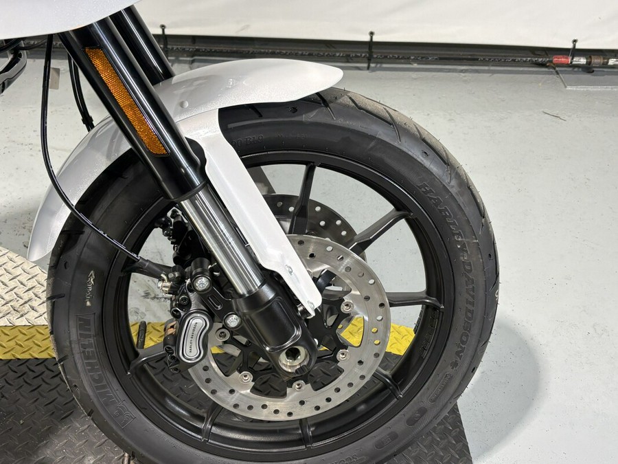 2026 Harley-Davidson® Low Rider® ST White Onyx Pearl - Black Finish