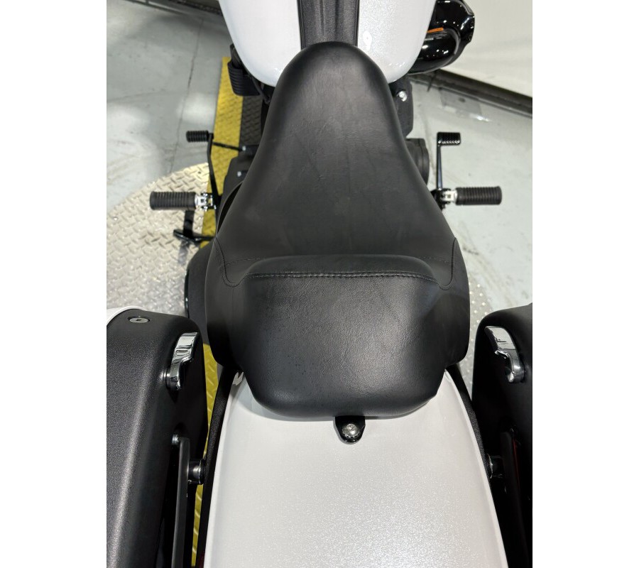 2026 Harley-Davidson® Low Rider® ST White Onyx Pearl - Black Finish