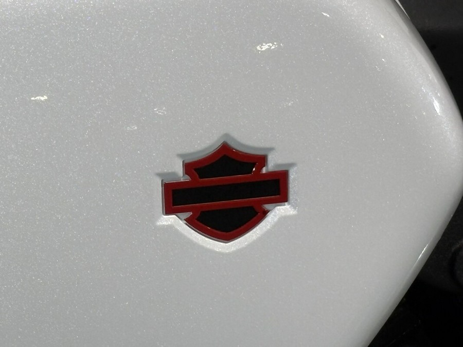 2026 Harley-Davidson® Low Rider® ST White Onyx Pearl - Black Finish