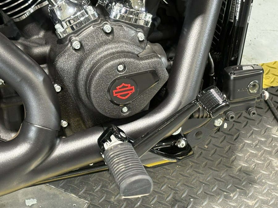 2026 Harley-Davidson® Low Rider® ST White Onyx Pearl - Black Finish