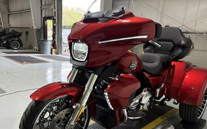 2026 Harley-Davidson® Street Glide 3 Limited Brilliant Red Chrome Trim