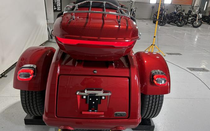 2026 Harley-Davidson® Street Glide 3 Limited Brilliant Red Chrome Trim