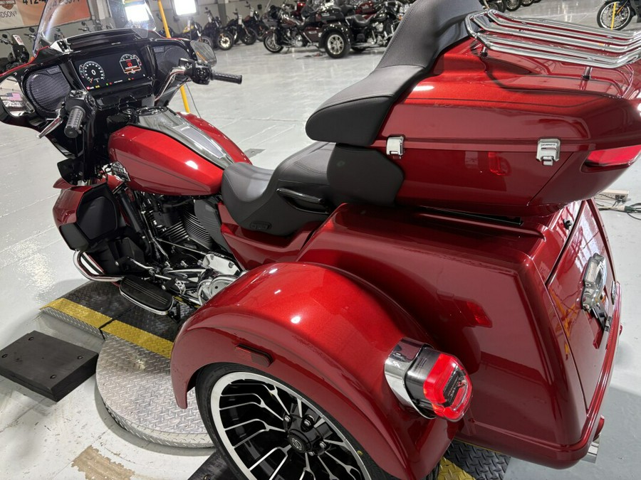 2026 Harley-Davidson® Street Glide 3 Limited Brilliant Red Chrome Trim