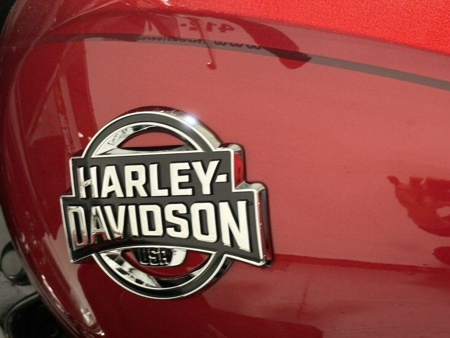 2026 Harley-Davidson® Street Glide 3 Limited Brilliant Red Chrome Trim
