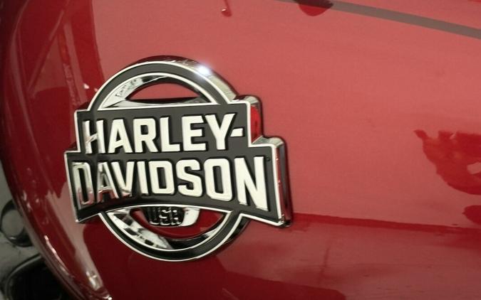 2026 Harley-Davidson® Street Glide 3 Limited Brilliant Red Chrome Trim