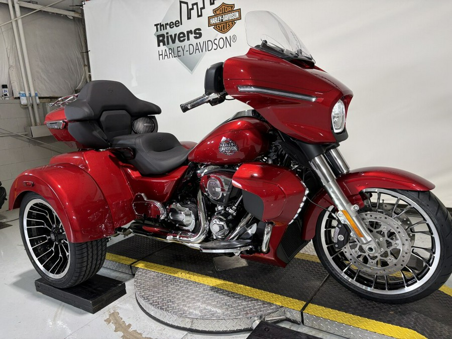 2026 Harley-Davidson® Street Glide 3 Limited Brilliant Red Chrome Trim