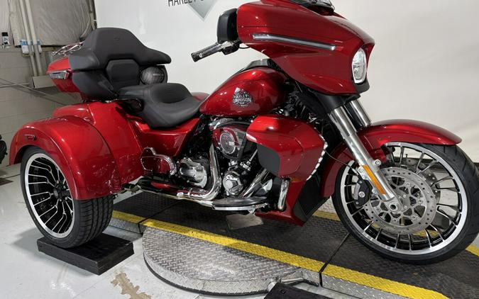 2026 Harley-Davidson® Street Glide 3 Limited Brilliant Red Chrome Trim