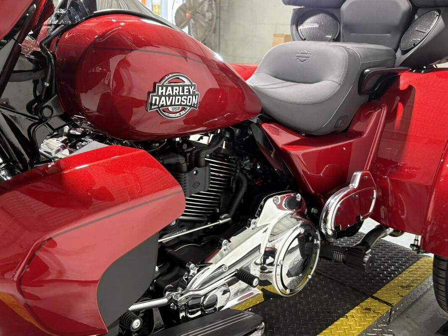 2026 Harley-Davidson® Street Glide 3 Limited Brilliant Red Chrome Trim