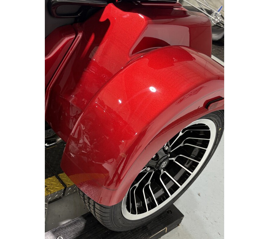 2026 Harley-Davidson® Street Glide 3 Limited Brilliant Red Chrome Trim
