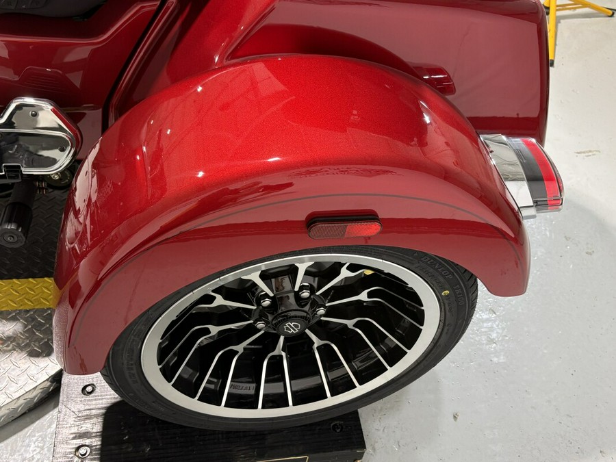 2026 Harley-Davidson® Street Glide 3 Limited Brilliant Red Chrome Trim