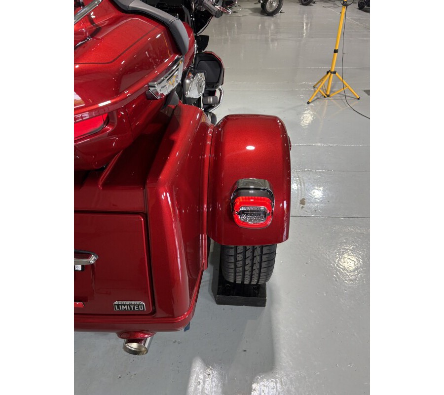 2026 Harley-Davidson® Street Glide 3 Limited Brilliant Red Chrome Trim