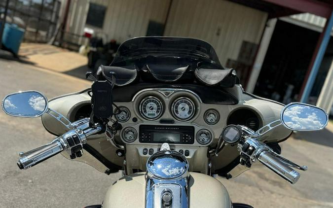 2009 Harley-Davidson® FLHTCUSE - CVO™ Ultra Classic® Electra Glide