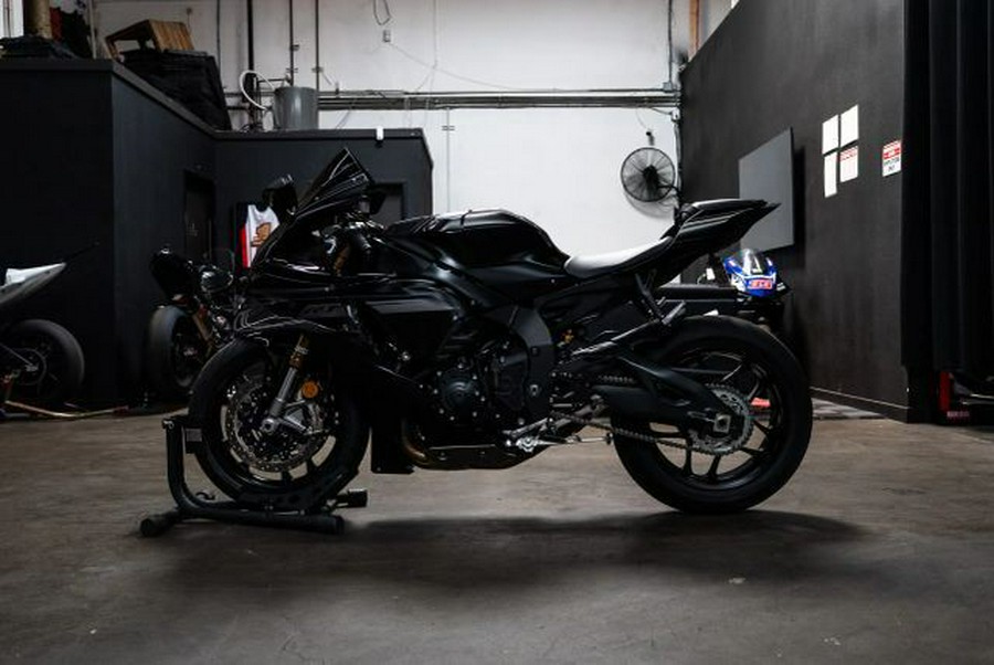 2025 Yamaha YZF-R1