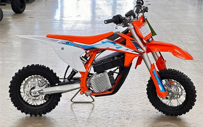 2023 KTM SX-E 3 First Look [Just In Time For Christmas]