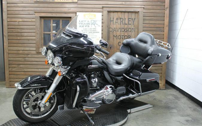 2019 Harley-Davidson Electra Glide Ultra Classic BLACK W/PINSTRI