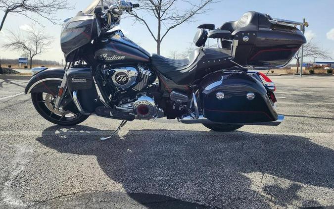 2020 Indian Motorcycle® Roadmaster® Elite Thunder Black Vivid Crystal Over Gunmetal Flake