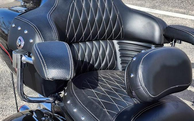 2020 Indian Motorcycle® Roadmaster® Elite Thunder Black Vivid Crystal Over Gunmetal Flake