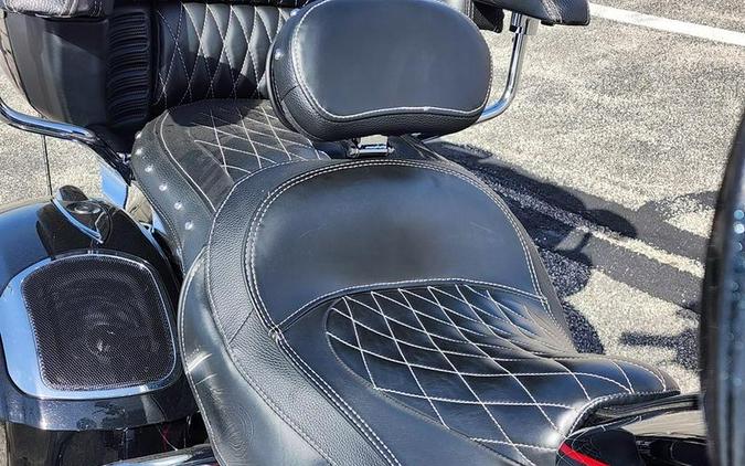 2020 Indian Motorcycle® Roadmaster® Elite Thunder Black Vivid Crystal Over Gunmetal Flake