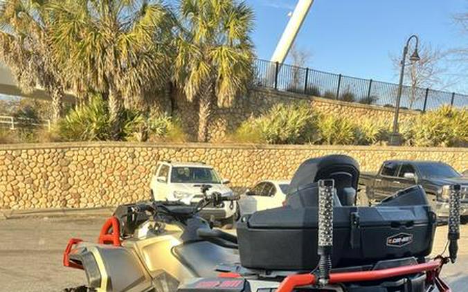 2023 Can-Am® Outlander X mr 1000R Liquid Titanium & Can-Am Red