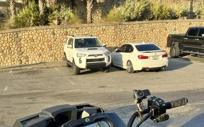 2023 Can-Am® Outlander X mr 1000R Liquid Titanium & Can-Am Red