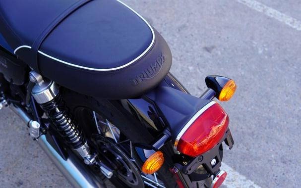 2024 Triumph Bonneville T100 Phantom Black / Silver Blue