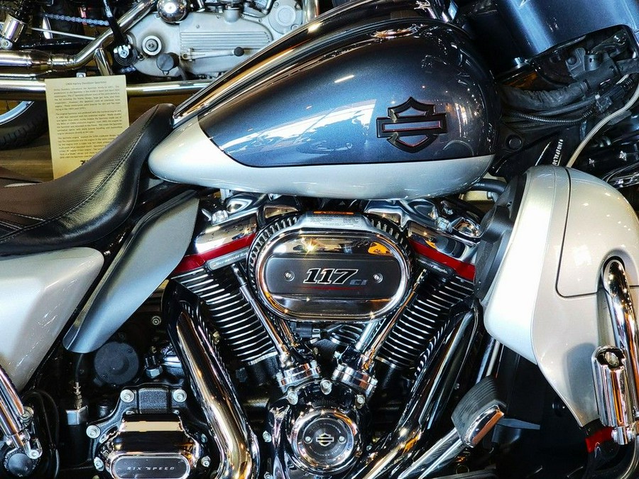 2019 Harley-Davidson® FLHXSE - CVO™ Street Glide®