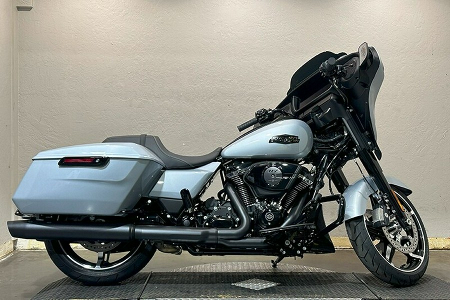 Harley-Davidson Street Glide® 2024 FLHX 84453042 ATLAS SLV MTLIC