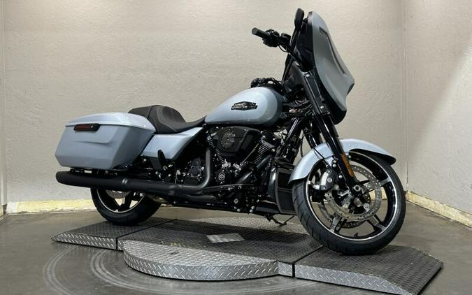 Harley-Davidson Street Glide® 2024 FLHX 84453042 ATLAS SLV MTLIC