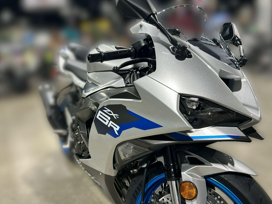 2027 Kawasaki NINJA ZX-6R ABS