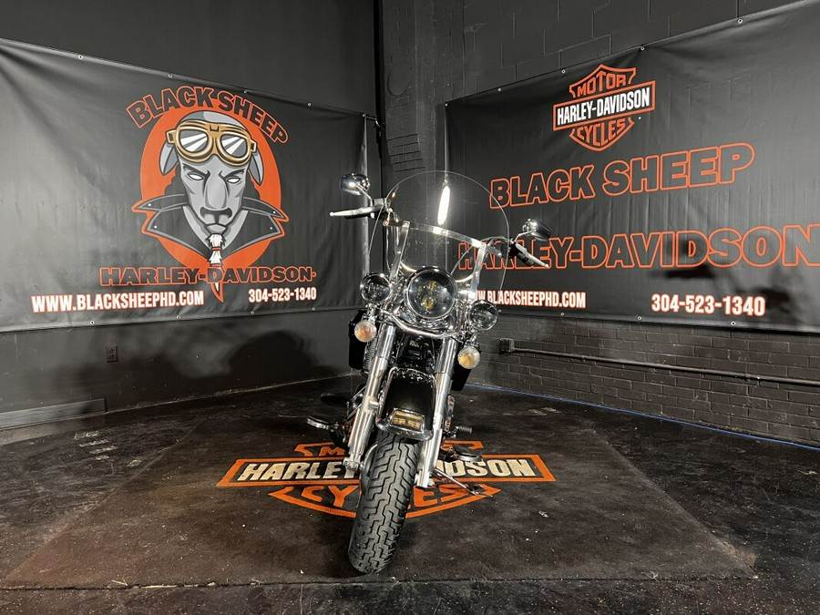 2017 Harley-Davidson® FLSTC Heritage Softail® Classic