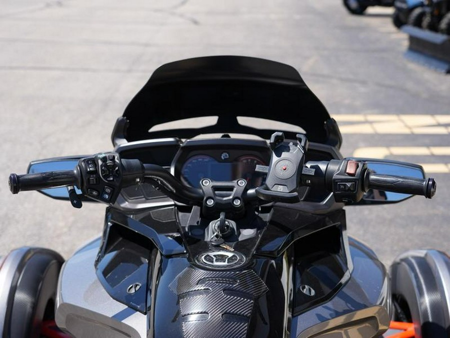 2016 Can-Am® Spyder® F3-T 6-Speed Semi-Automatic (SE6) Radio