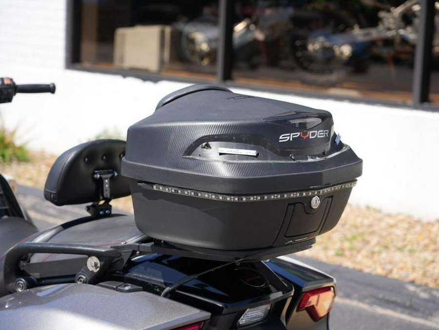 2016 Can-Am® Spyder® F3-T 6-Speed Semi-Automatic (SE6) Radio