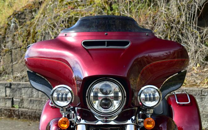2016 Harley-Davidson Tri Glide Ultra Two-Tone Mysterious Red Sunglo/Velocity Red Sunglo