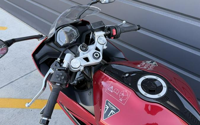 2025 Triumph Daytona 660 Carnival Red/Sapphire Black