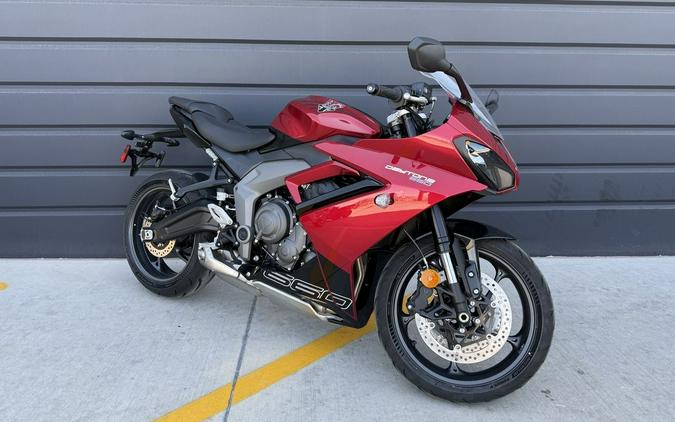2025 Triumph Daytona 660 Carnival Red/Sapphire Black