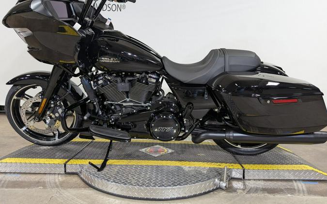 2026 Harley-Davidson® Road Glide® Vivid Black Black Trim